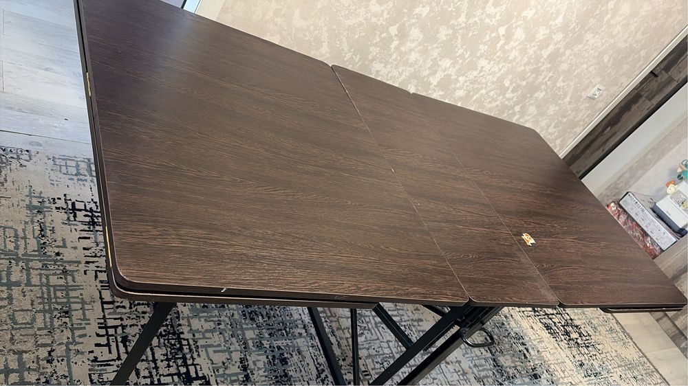 Продаю гостинный Стол раскладной