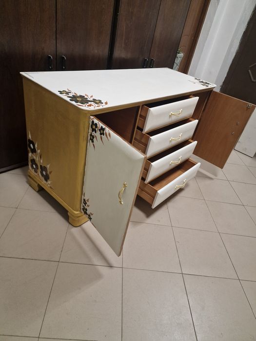 Vând comodă reconditionata pictată manual