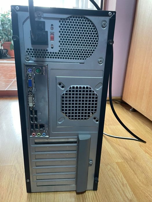 Vând calculator la pachet