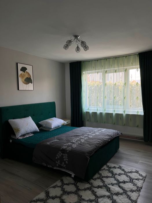 Inchiriez CASA+curte