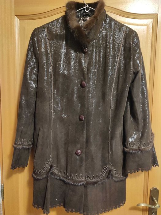 Scurta eleganta din piele