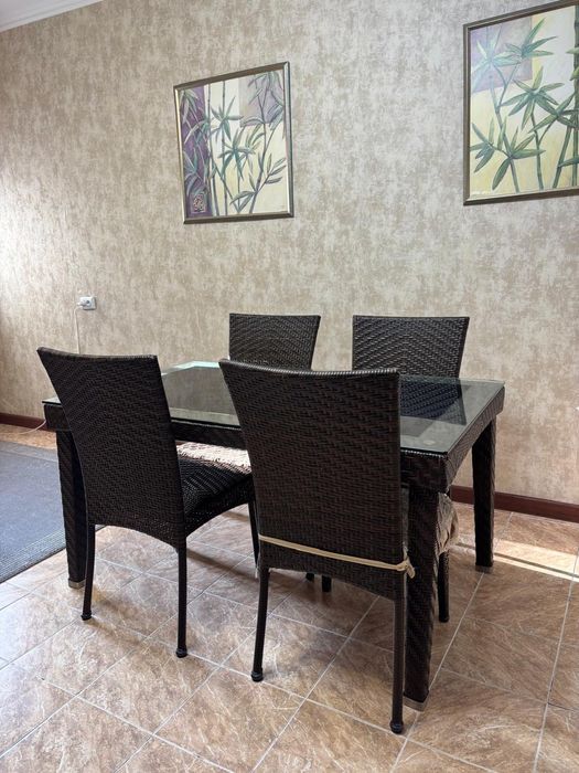 Ротанговый стол со стулями