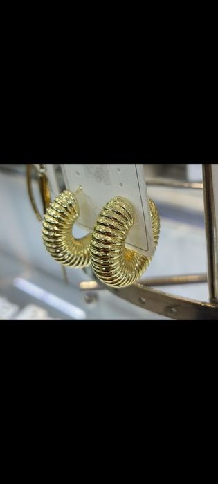 Серьги модные не тяжелые