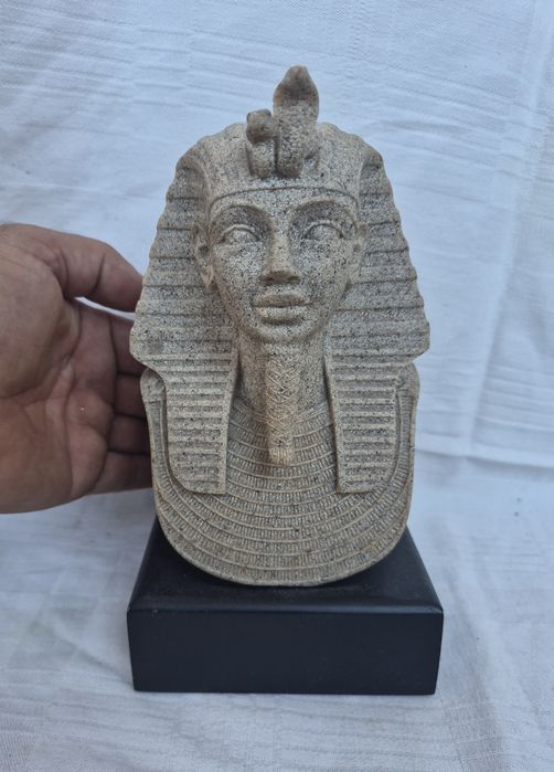 Figurină egipteană bust Tutankhamun din calcar (Lime stone) Colecția Regency, 20cm.