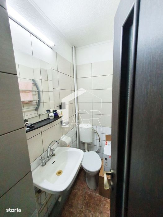 Apartament cu 3 camere, decomandat, zona Vest