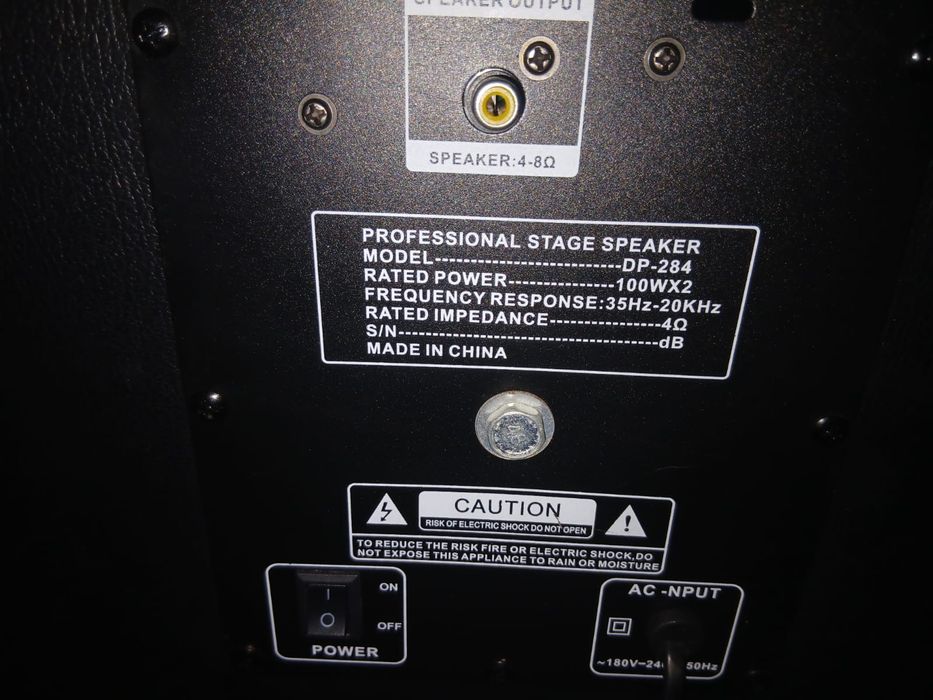 Vând două boxe plus microfon