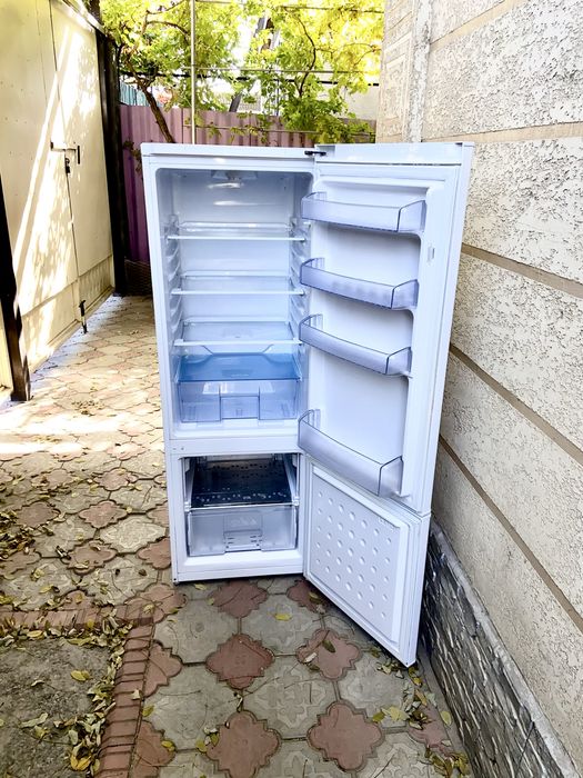 Продам Холодильник Беко