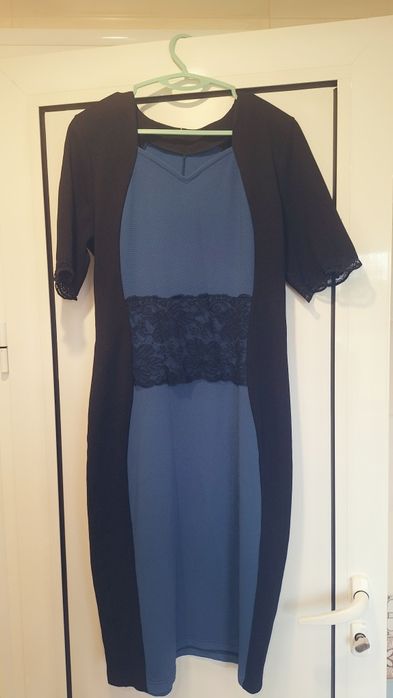 Официална рокля с дантела на талията