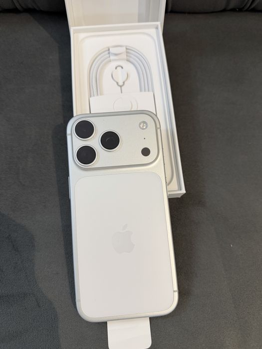 Продается Iphone 17 pro 256gb