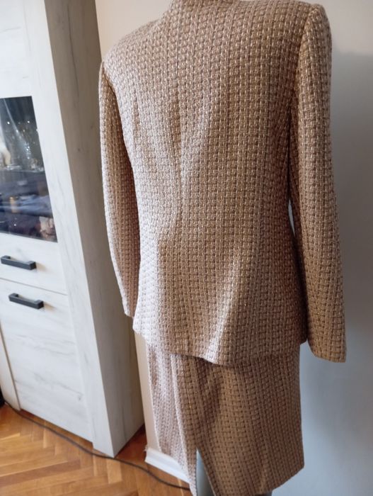 Дамски костюм цвят капучино