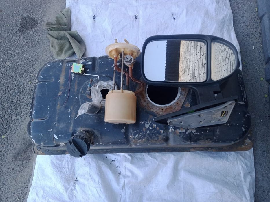 Продам бензобак  от газели