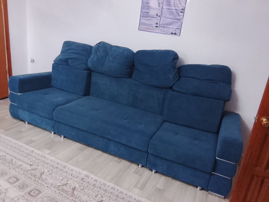 Диван , мебель .