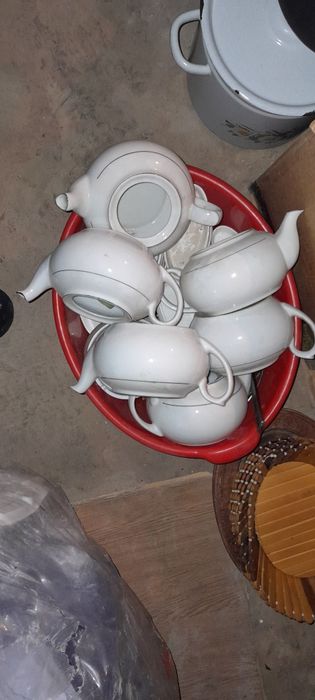 Посуды для кафе белого цвета в отличном состоянии