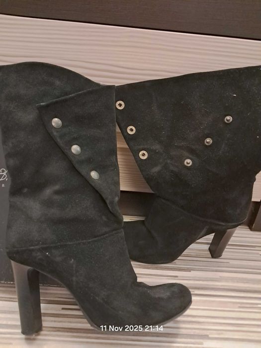 Cizme scurte piele intoarsa