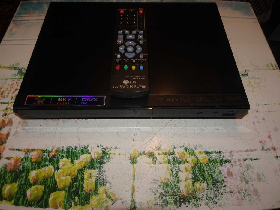 Blu-Ray Player LG BP325, с работещо USB, моля прочети описанието.