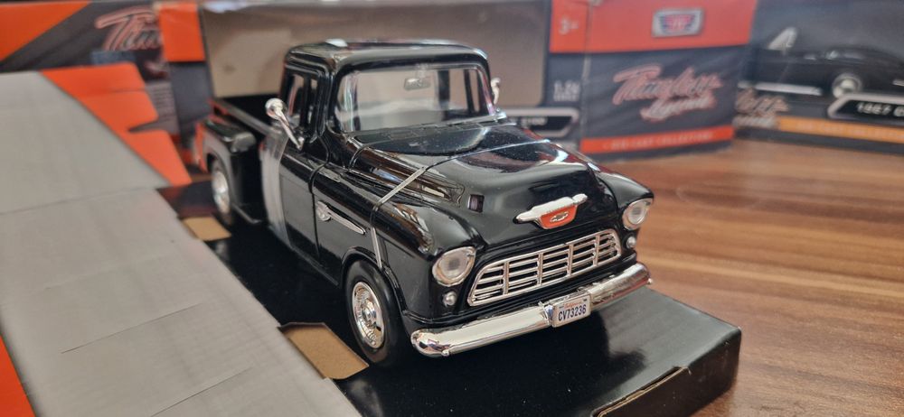 Macheta 1955 chevrolet chevy 5100 stepside pickup 1/24 Motor Max Time
