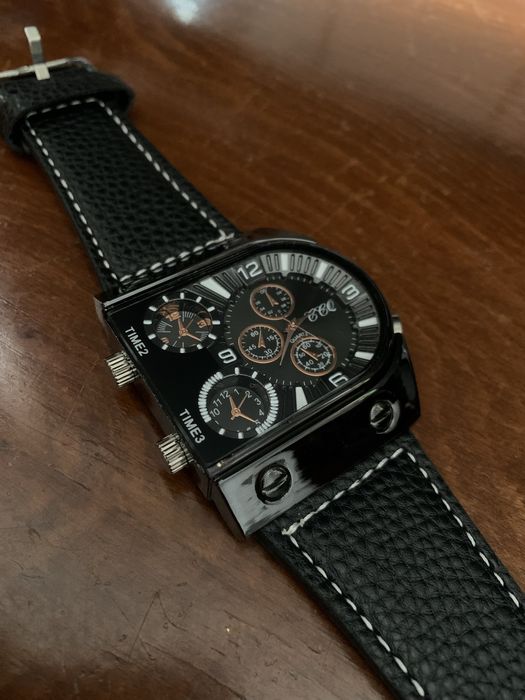 Часы наручные кварцевые