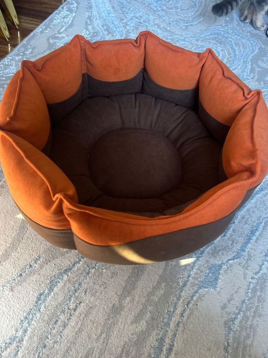 Продам лежанку для кошек и собак