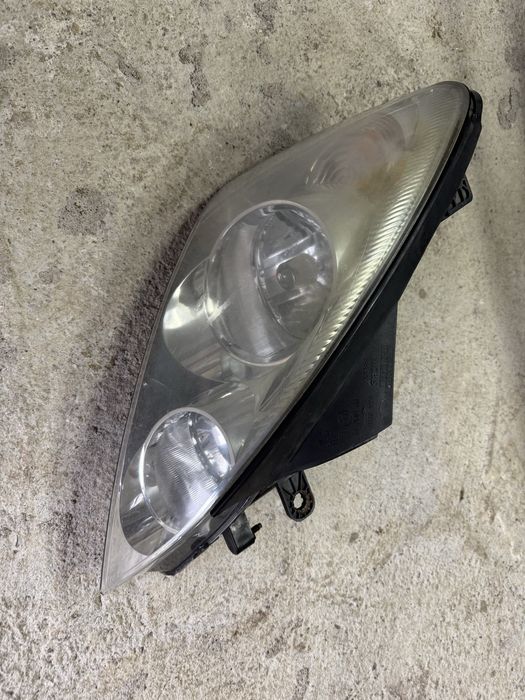 Продавам десен фар за kia ceed.