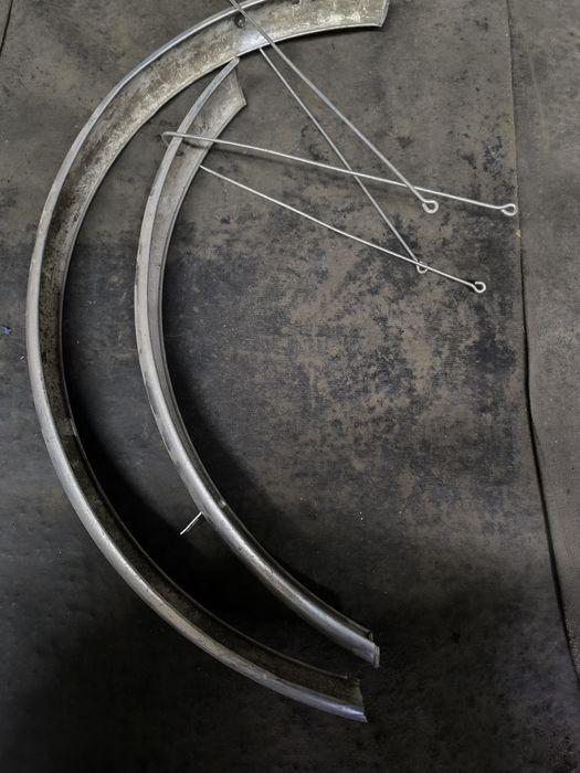 Продам крылья, багажник на велосипед салют.