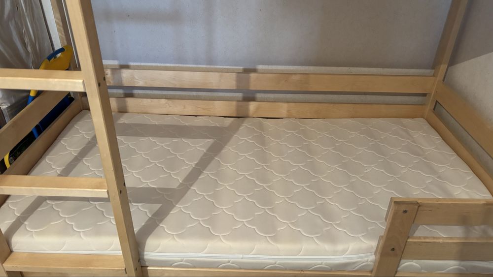 Кровать двухьярусный