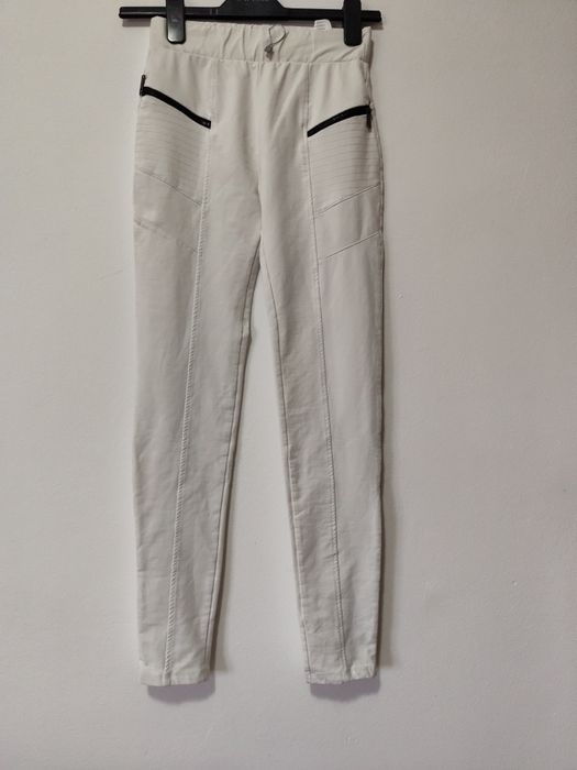 Bershka pantaloni albi noi M