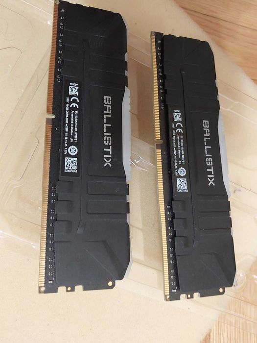 32GB DDR4 3000Mhz CL15 - Crucial Ballistix RGB