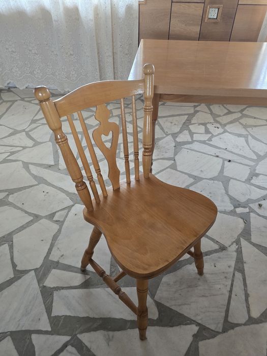 Vand 6 mese si 23 de scaune lemn