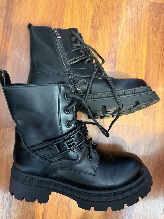 Продам осенние ботинки