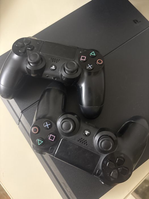 PlayStation 4 + VR + диски с играми + 2 джойстика