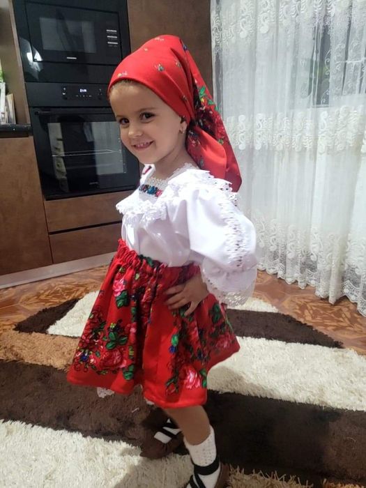 Costum popular pentru fetite de Maramures cu opinci