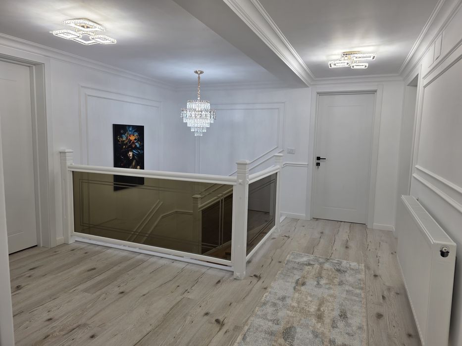 Vând pensiune 13 camere cu baie proprii