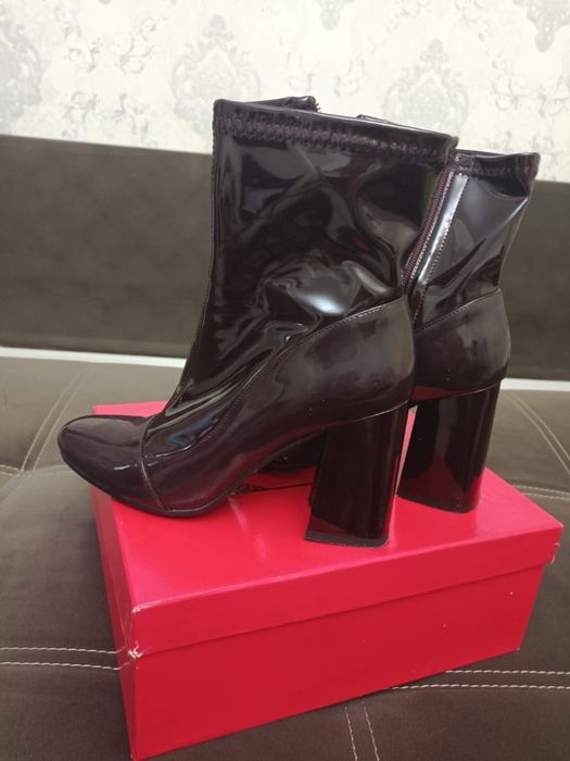 Продам ботинки женские