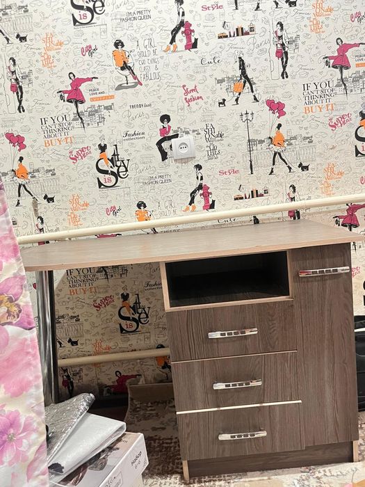 Стол для учебы и работы