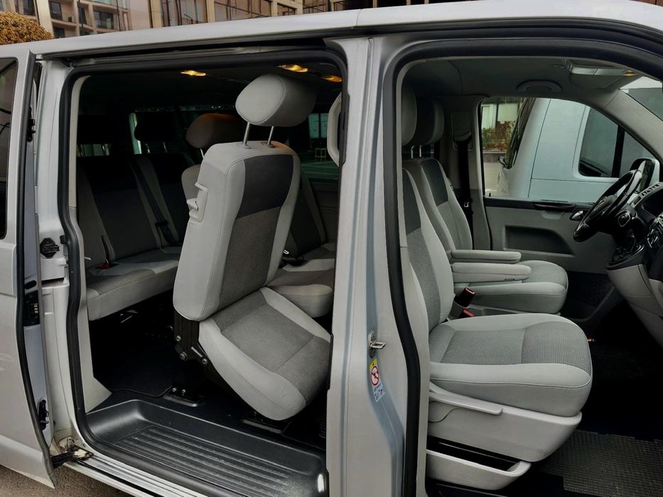 Inchirieri auto VW Caravelle 7+1 locuri