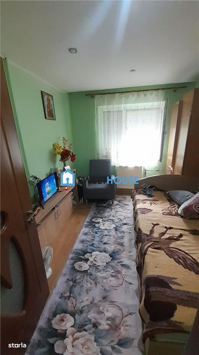 Apartament cu patru camere zona 1 decembrie