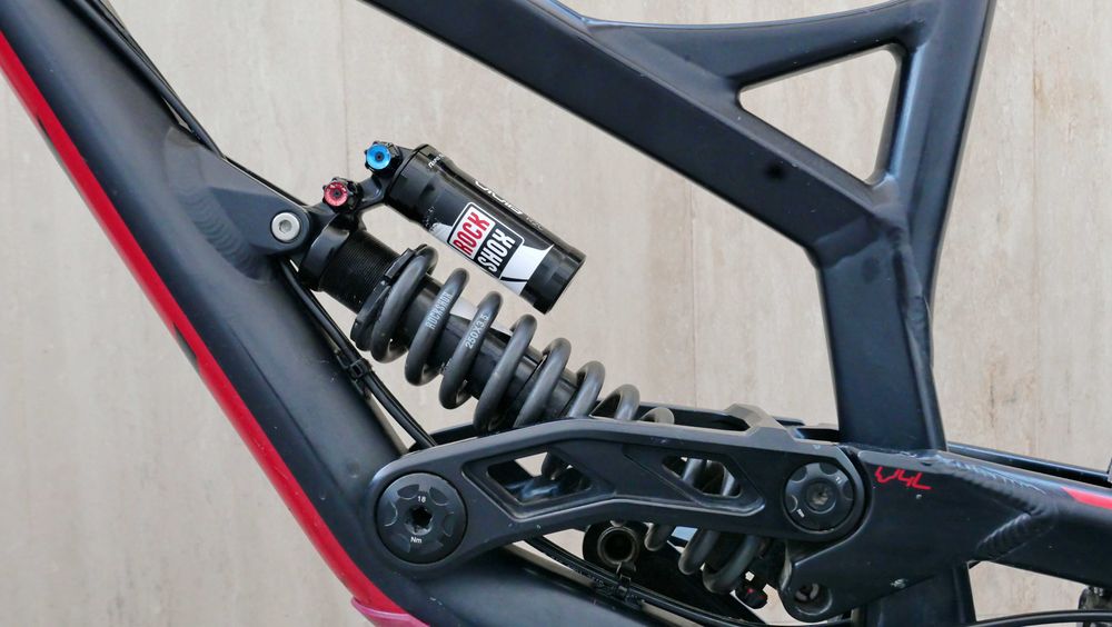 YT Tues AL, Downhill, L, 27.5 цола, RockShox Boxxer RC 200 мм, Vivid R2C, SRAM GX DH 1x7, Magura MT7