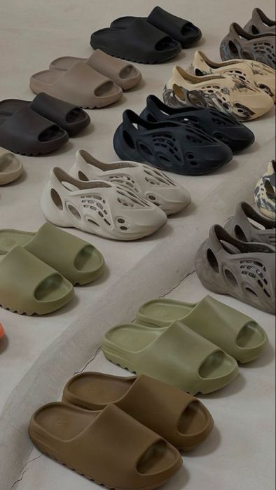 шлепки Adidas Yeezy Slides