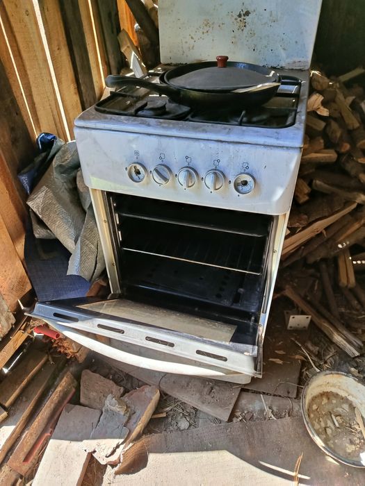 Продам газовую плиту