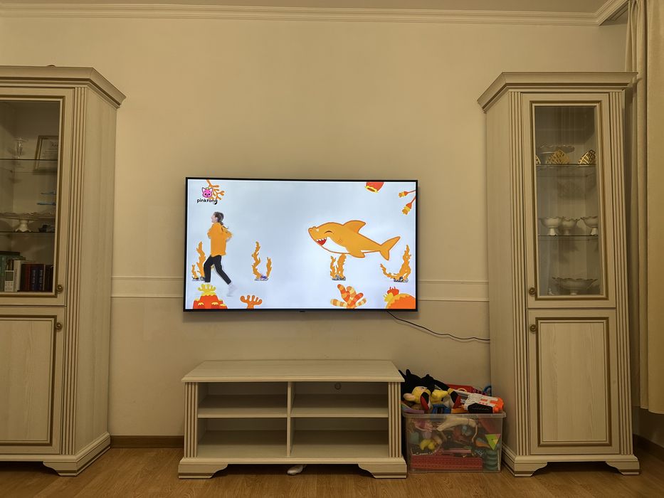 Продается вместительная стенка в гостиную