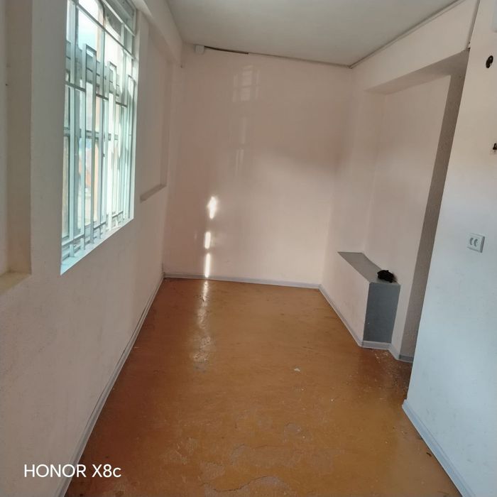 Dukent qo'rg'oni yo'l yoqasida nejiloy 1 etaj 2 xonali