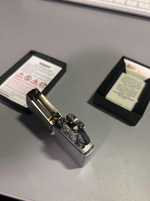 Bricheta Zippo Herringbone Sweep