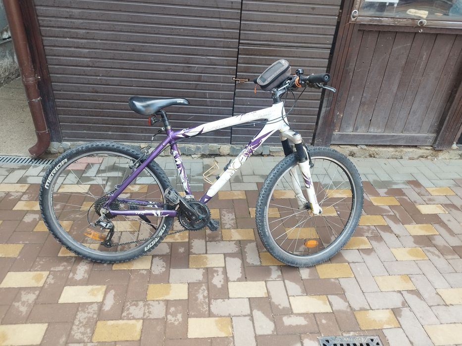 Bicicleta scott pe roti pe 26