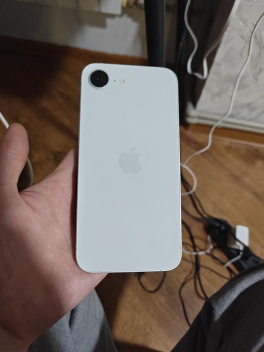 Iphone 16e 100% почти новый