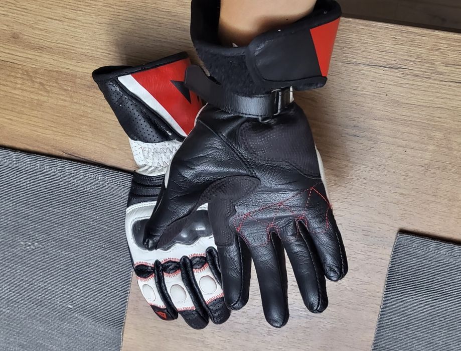 Дамски ръкавички