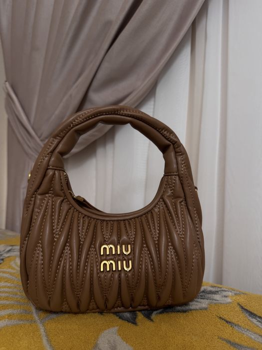 Geanta miu miu, noua