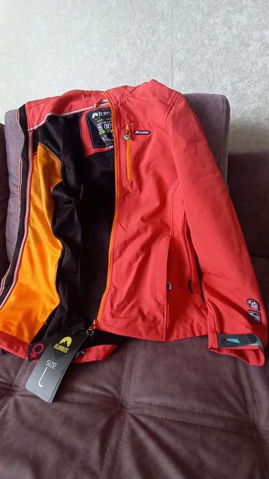 Продам женскую куртку