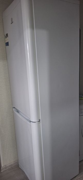 Продам холодильник Indesit