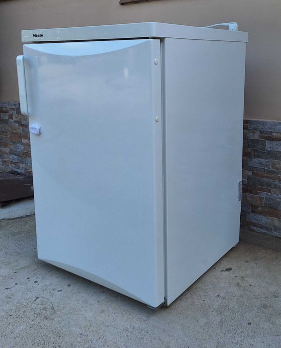 Хладилник с камера Miele