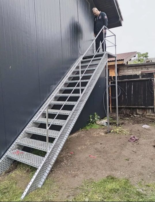 Scări metalice zincata